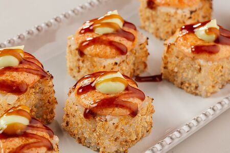 Запеченный ролл с креветкой