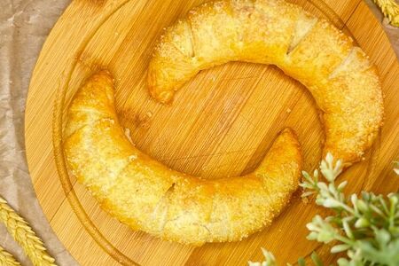 Рогалик с абрикосом и штрейзелем