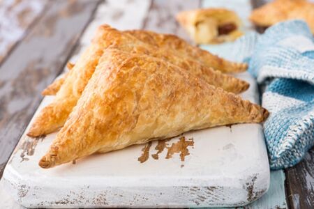 Слойка с беконом и сыром