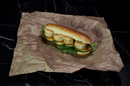 Дог с креветками