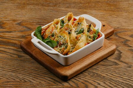 Конкильони с шпинатом и рикоттой