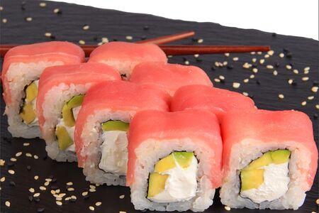 Ролл Филадельфия с тунцом