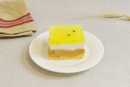 Пирожное Манго-маракуйя