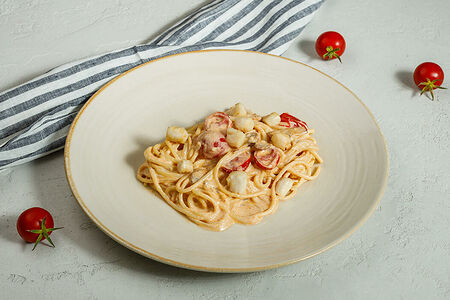 Спагетти в соусе том ям с мини гребешками