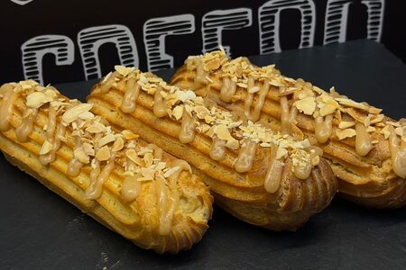 Эклер крем-брюле