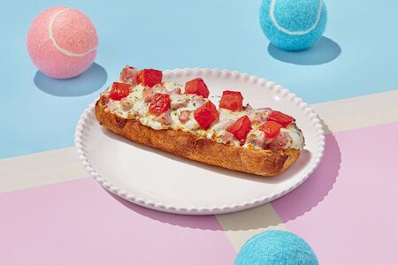 Брускетта с ветчиной и сыром