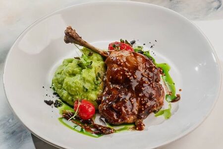 Утиная ножка в апельсиново-перечной глазури