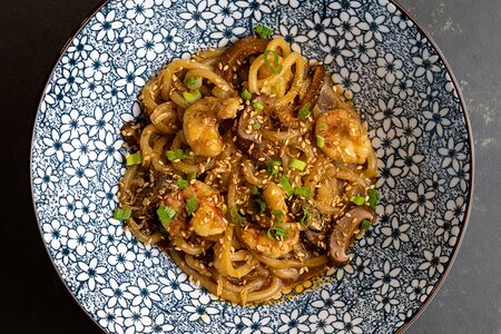 Лапша с креветкой и шиитаке