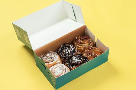 Комбо 6 мини Ассорти (2 с корицей, 2 с шоколадом, 2 с карамелью и орехом пекан)