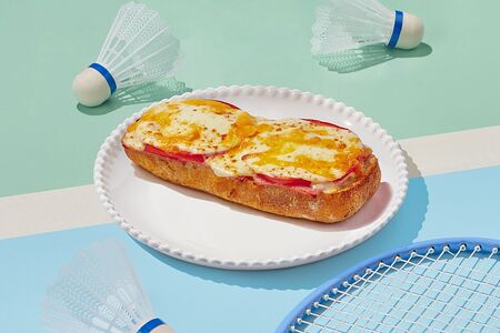 Брускетта с беконом и чеддером