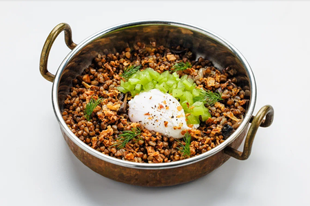 Греча с грибами и яйцом пашот