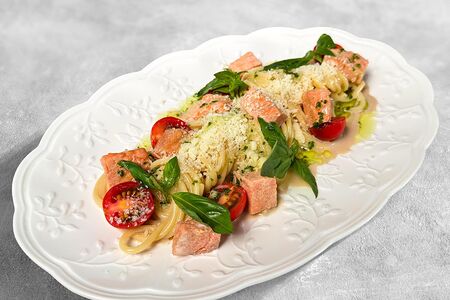 Спагетти с семгой