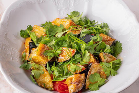 Хрустящие баклажаны с розовыми томатами