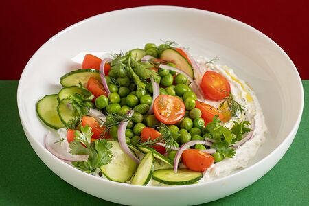 Салат овощной с кремом из сыра Фета