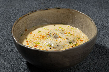 Телячьи щечки с грибным рагу и луковым муссом