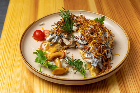 Вафля с цыпленком, грибами и картофелем пай