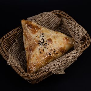 Самса с ветчиной и сыром