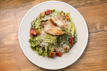 Цезарь с копчёной индейкой