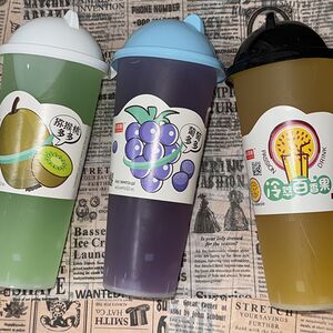 Холодные соки с фруктами в ассорти Китай