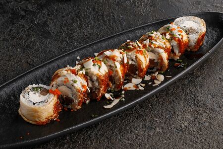 Угорь-тунец-трюфельный соус