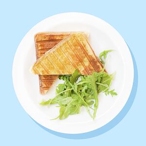 Тост с курицей и вялеными томатами