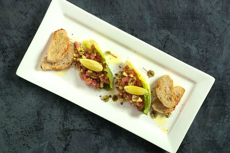 Тартар из тунца с авокадо