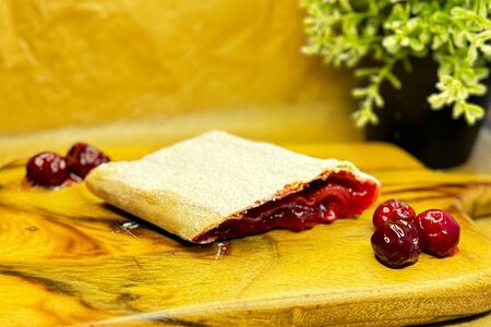 Штрудель с вишней