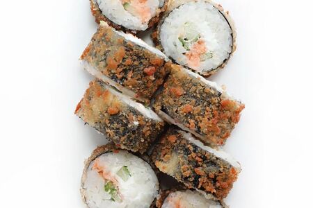 Жареный ролл с лососем