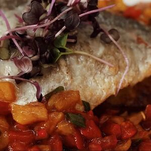 Дорадо запеченная с овощами