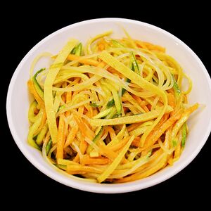 Салат из фунчоза моркови тофу сыра и огурца