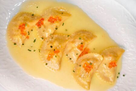 Вареники с крабом и красной икрой