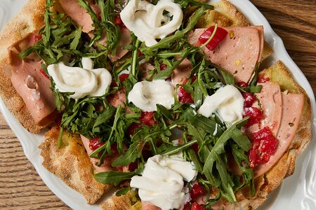 Пиццета Мортаделла-страчателла 