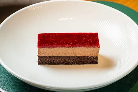 Шоколадно-малиновый торт