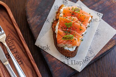 Брускетта с лососем