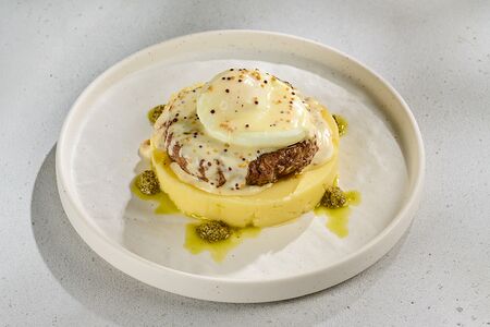 Бифштекс с картофельным пюре