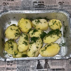 Варёная картошка с маслом и зеленью