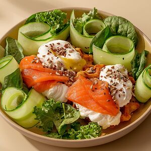 Картофельные вафли с форелью и яйцом 