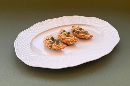 Эмпанадас с крабом и моцареллой 