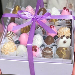 Коробочка с клубникой в шоколаде «Разность вкусов»