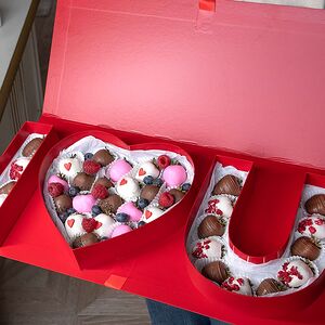 Коробочка с клубникой в шоколаде I love you box