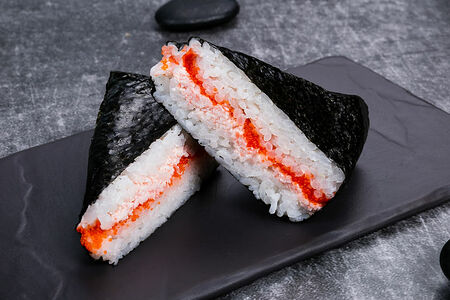 Онигири с крабом