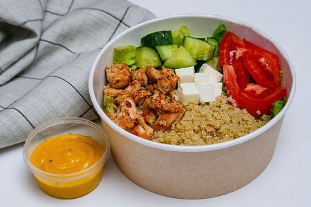 Боул с курицей и киноа