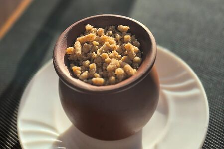 Мацони с орехами и медом 