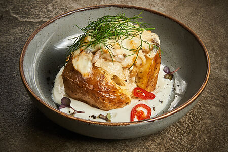 Печеный картофель с жюльеном