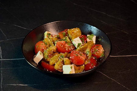 Салат с хрустящим баклажаном