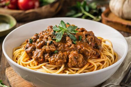 Спагетти с гуляшом из свинины