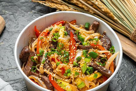 Вок с говядиной