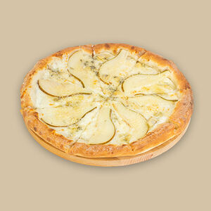 Пицца с грушей и голубым сыром