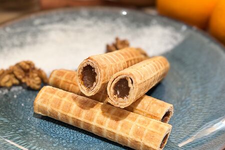 Вафельная трубочка со сгущенкой