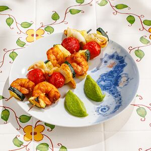 Шашлычок из морепродуктов с пюре из брокколи